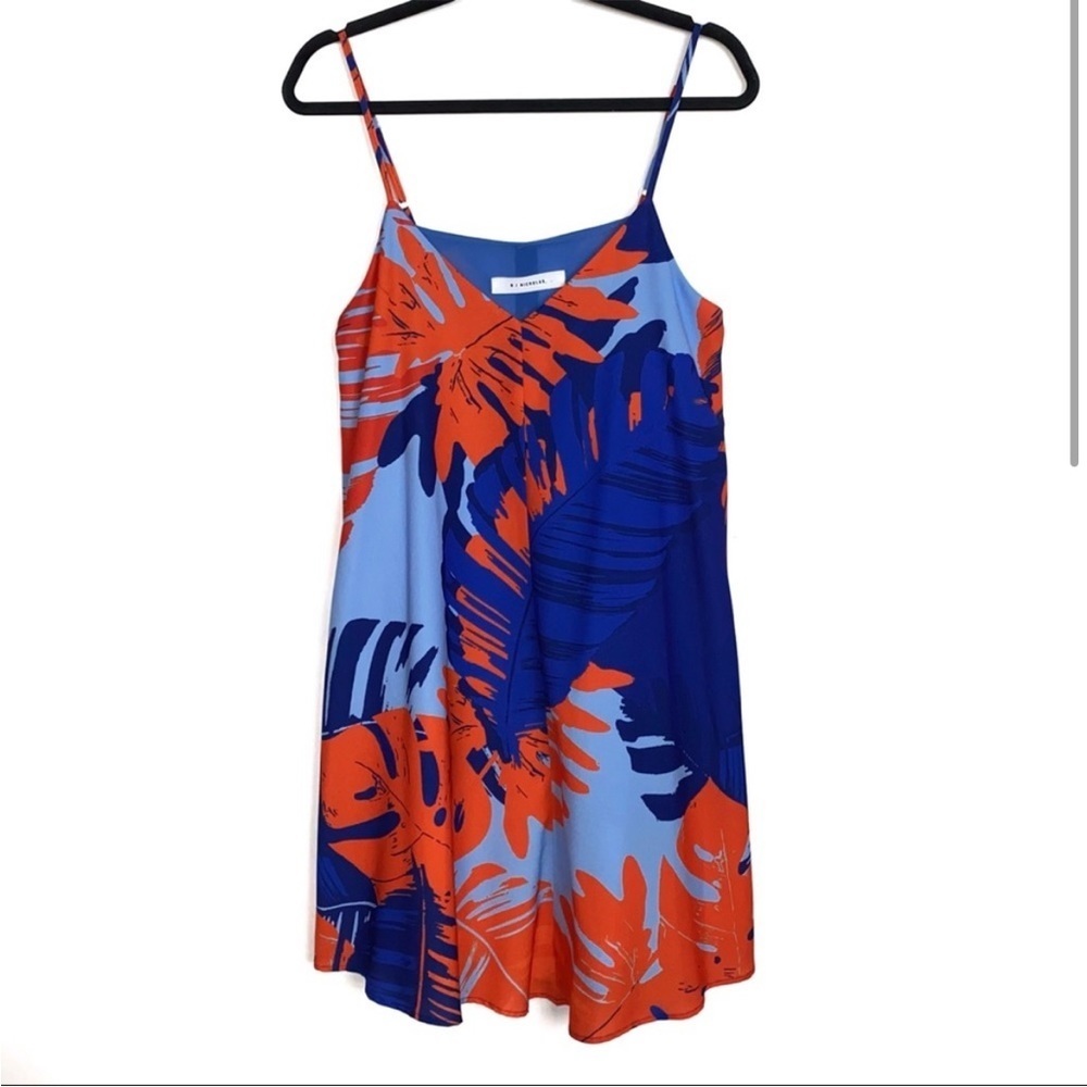 N/Nicholas Diamond Crepe V Neck Floral Dress in Palm Print - Picture 2 of 7